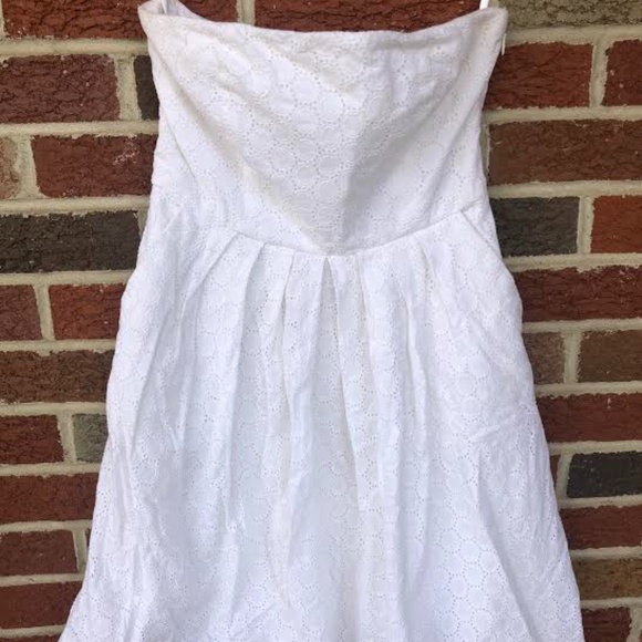 Darling Strapless White Eyelet GAP Dress. - Picture 1 of 2